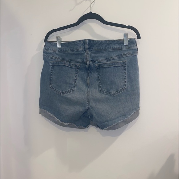 Torrid  Perfect Vintage Stretch Mid-Rise Cuffed Denim 
Shorts, 5” inseam, sz 14 - Picture 7 of 13
